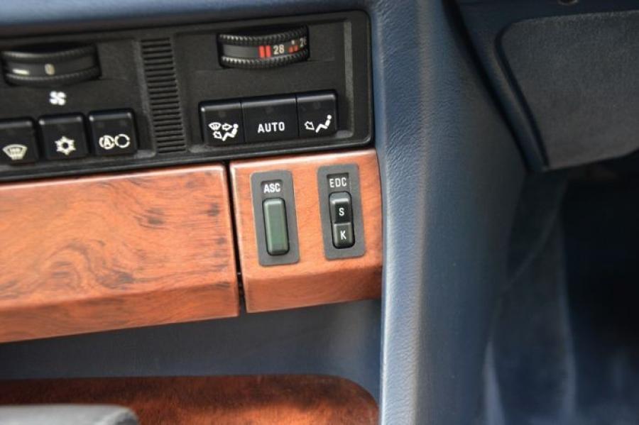 Детали интерьера BMW 740i (E32) 1992 года  (UK) (фото 30 из 170)